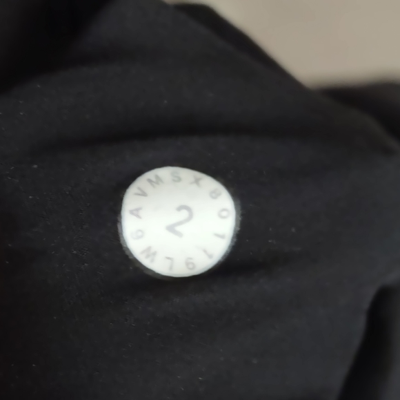 Lululemon on the fly crop pants - Picture 10 of 11